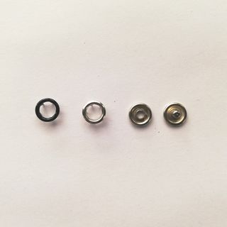 Metal snaps